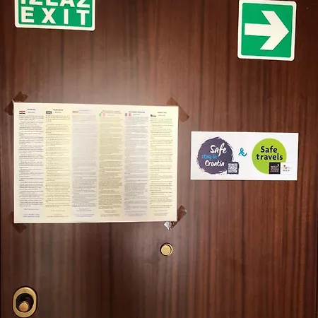 阿马尔菲公寓 *